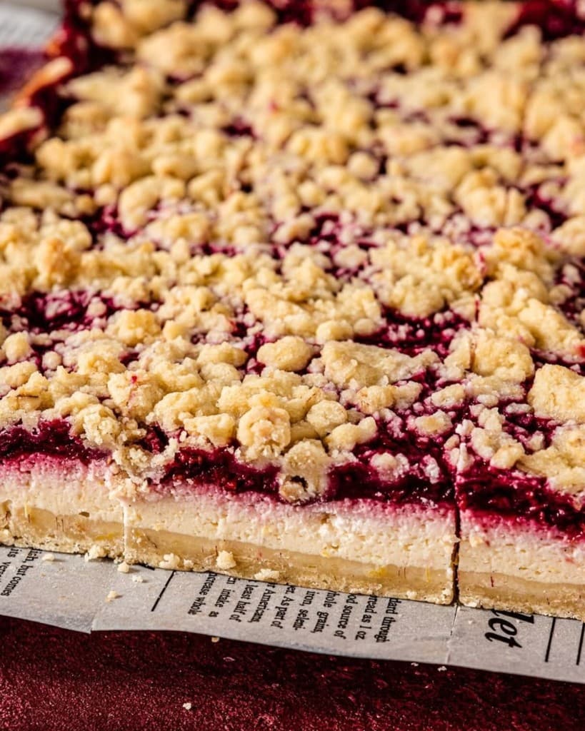 Hausgebackener Kirschstreusel aus der eigenen Bäckerei